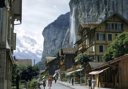 National Geographic Museum – Kodachrome Culture Posted in August 18th, 2009 by EM in Commentary  Photo by Willard R. Culver/Nat Geo Lauterbrunnen, Switzerland, 1951 450 koda cul switz